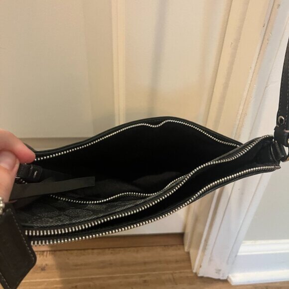 Vintage Coach Black Signature Crossbody Bag - Picture 5 of 5